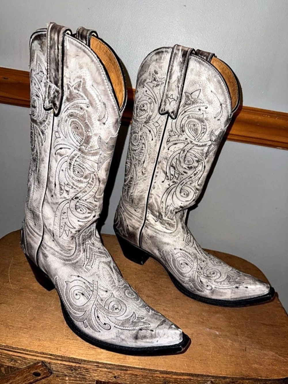 Sterling River Gray Distressed Leather Embroidered Western Boots - Size 8.5 B
